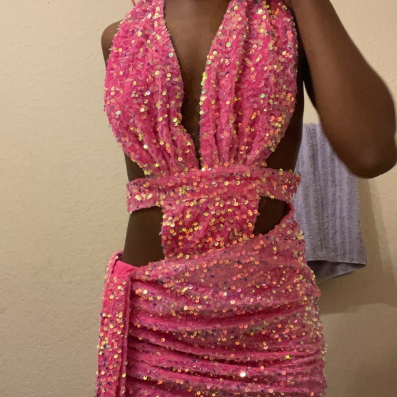 FASHION NOVA BIRTHDAY DRESS - Picture 1 of 2